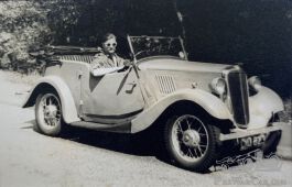 Morris%20Eight.jpg