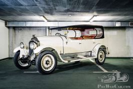 PreWar%20Coachbuilding%20at%20its%20finest%20(2).jpg